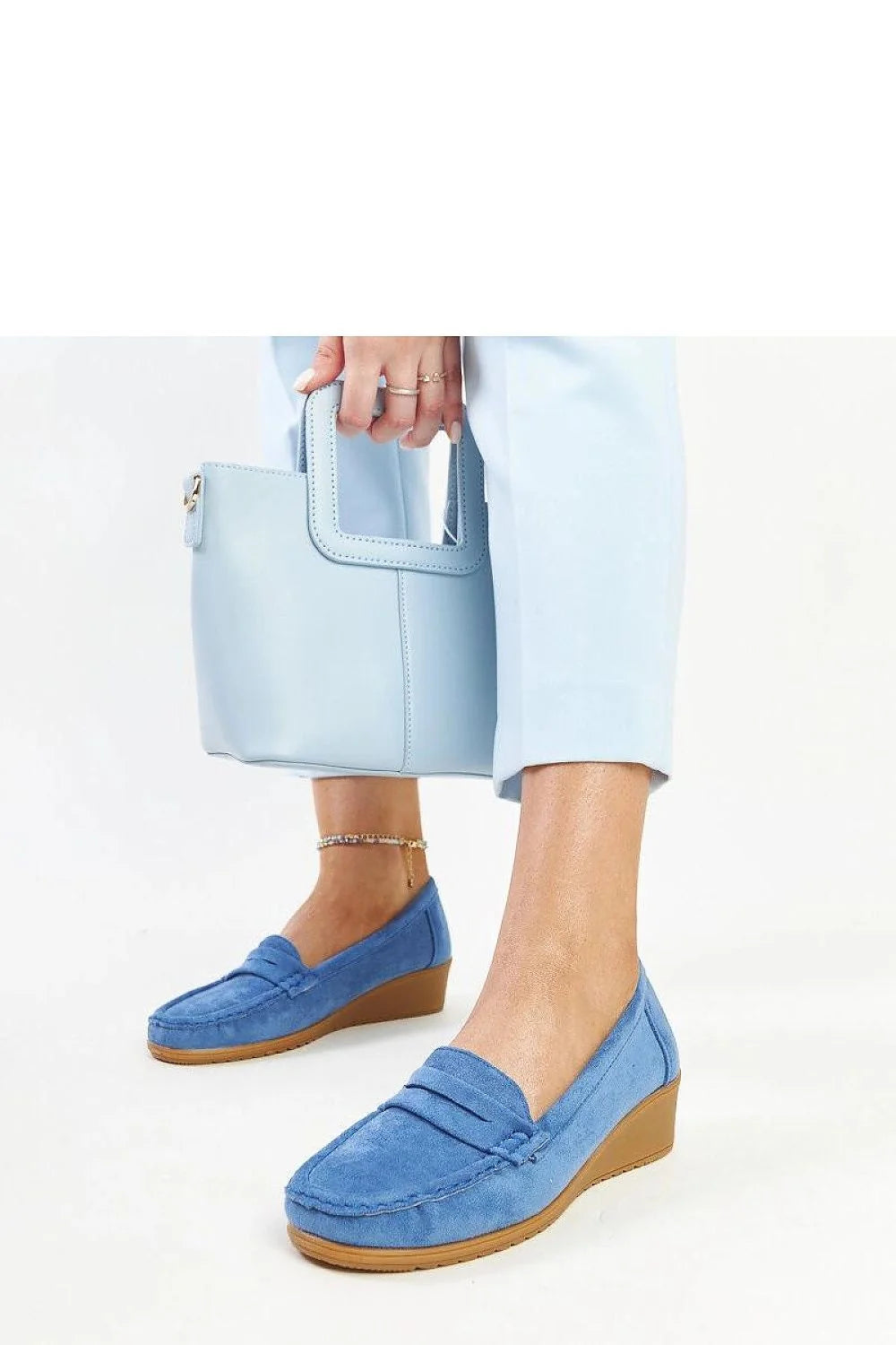 mocassins femme suède bleu roi talon compensé moyen semelle gomme marron crantée slipon penny loafer surpiqûres apparentes confort