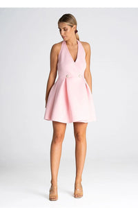 robe cocktail rose pastel courte sans manches encolure américaine décolleté croisé V boutons nacre plissée cintrée évasée élégante