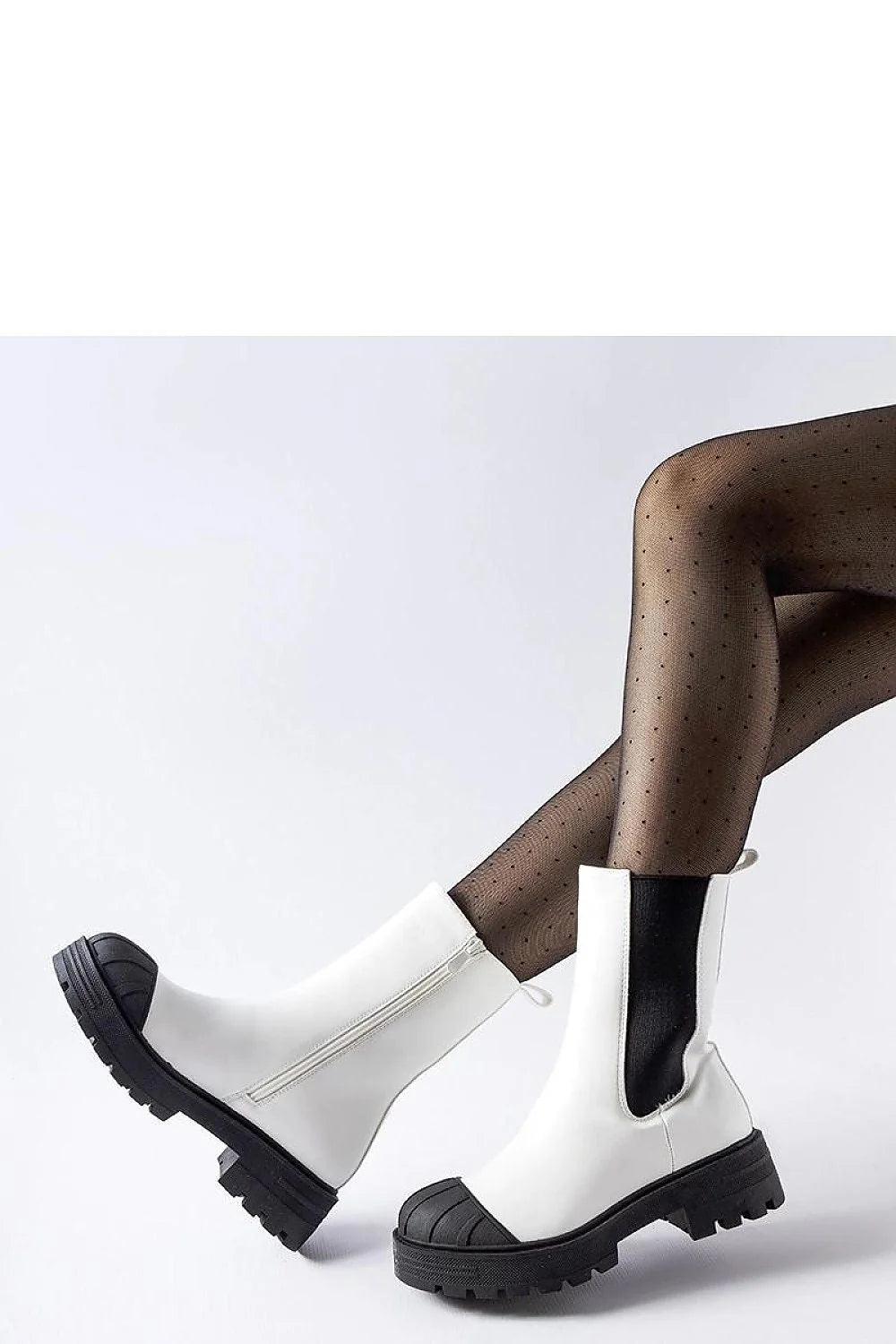 Bottes pour femmes design contemporain audacieux blanches cuir blanc haute qualité mode urbaine moderne coupe ajustée fermeture éclair latérale semelle épaisse crantée noir polyvalentes femmes élégantes
