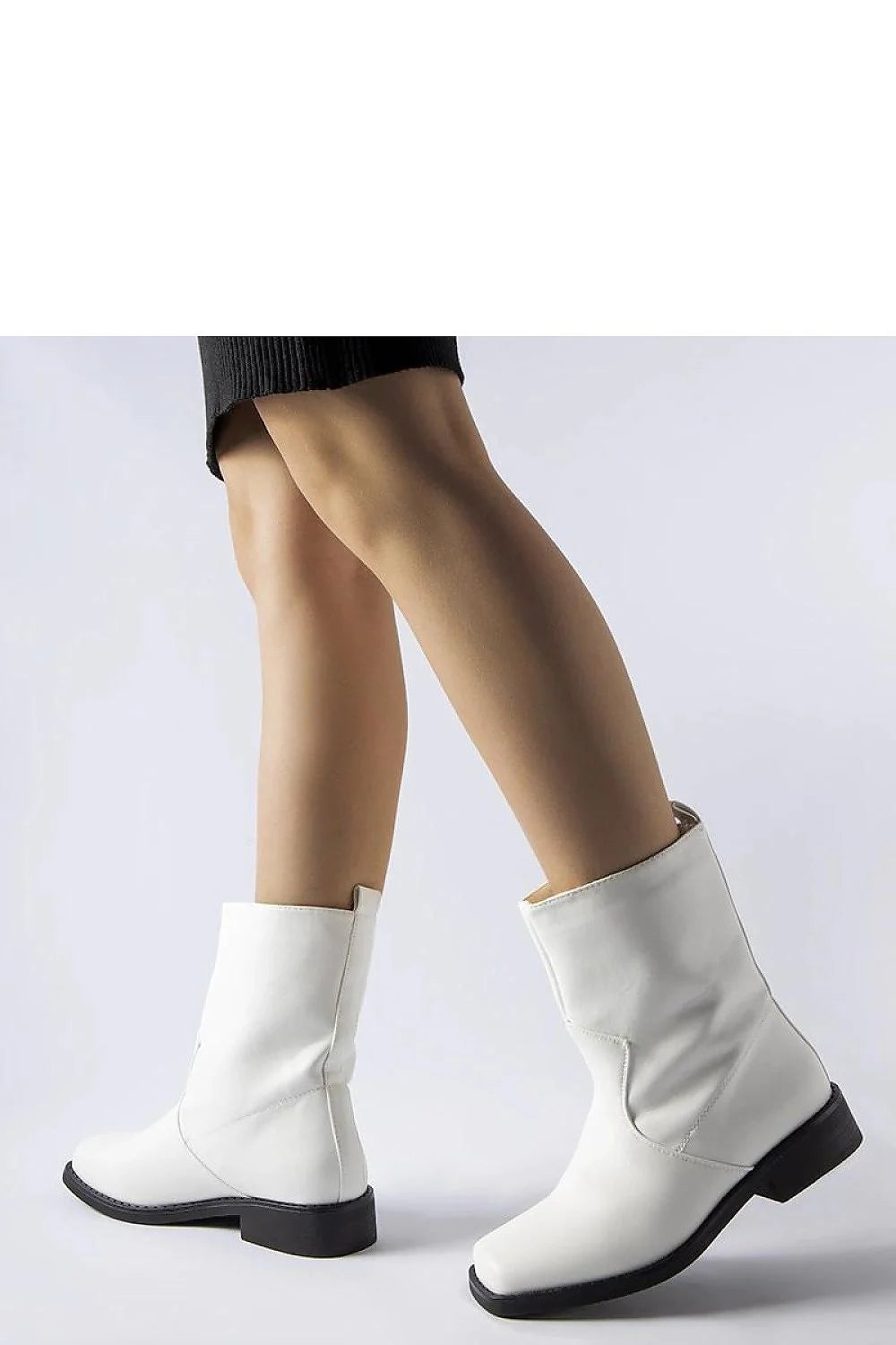 bottes solea femme minimaliste similicuir blanc semelle caoutchouc noir talon bas carré 3cm coupe ajustée discrètes enfilage sans lacets intemporel