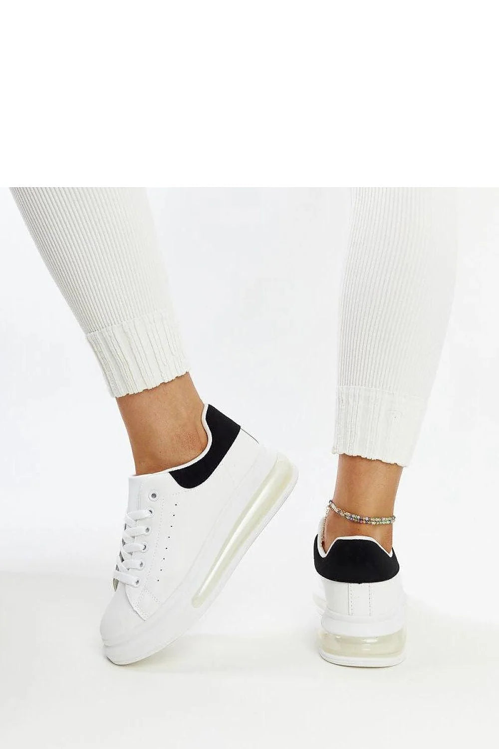 Baskets pour femme en cuir blanc et noir, style minimaliste, semelle épaisse, perforations, confortable, mode urbaine, collection printemps/été, sac assorti