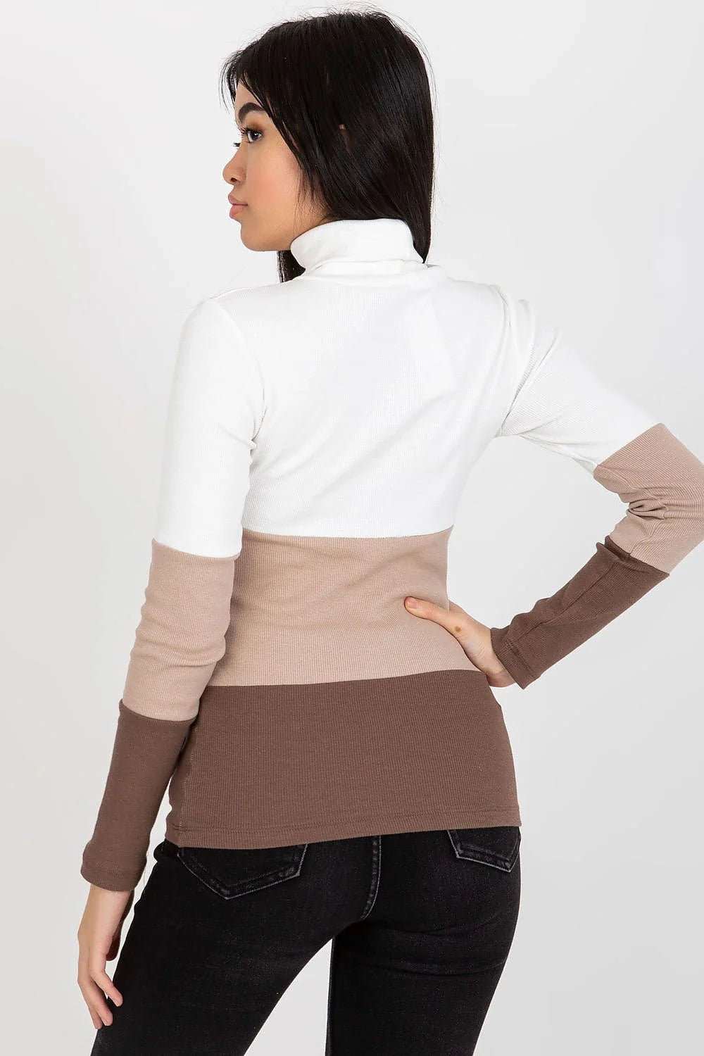 pull col roulé maille côtelée colorblock blanc taupe noir coupe slim ajustée manches longues extensible doux confortable casual chic polyvalent