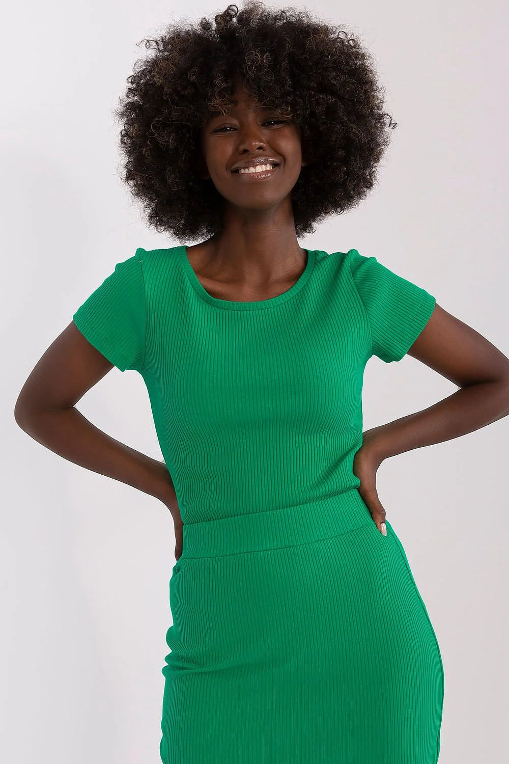 Chemisier femme vert vif en coton 90% élasthanne 10% coupe ajustée manches courtes encolure ronde tissu côtelé occasion décontractée élégante