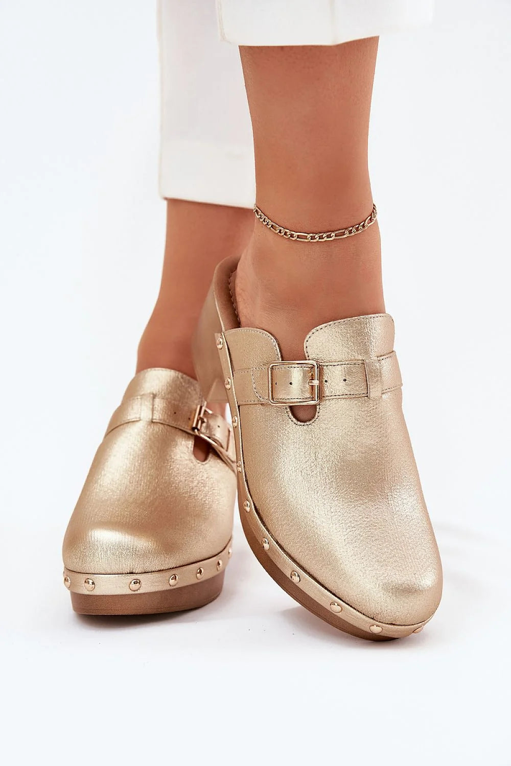 Mules dorées pour femmes style sabot ouvert moderne design raffiné talon bloc 6 cm confort toute la journée