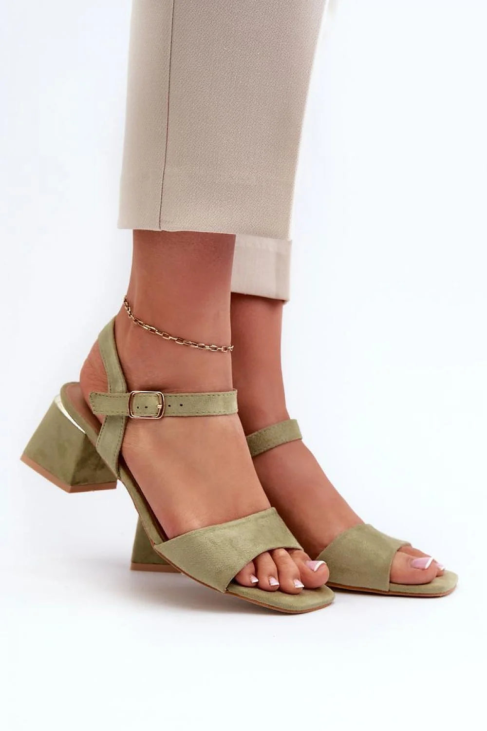 Sandales élégantes pour femmes suédine douce talon bloc 6 cm ajustable boucle métallique couleur verte mode été