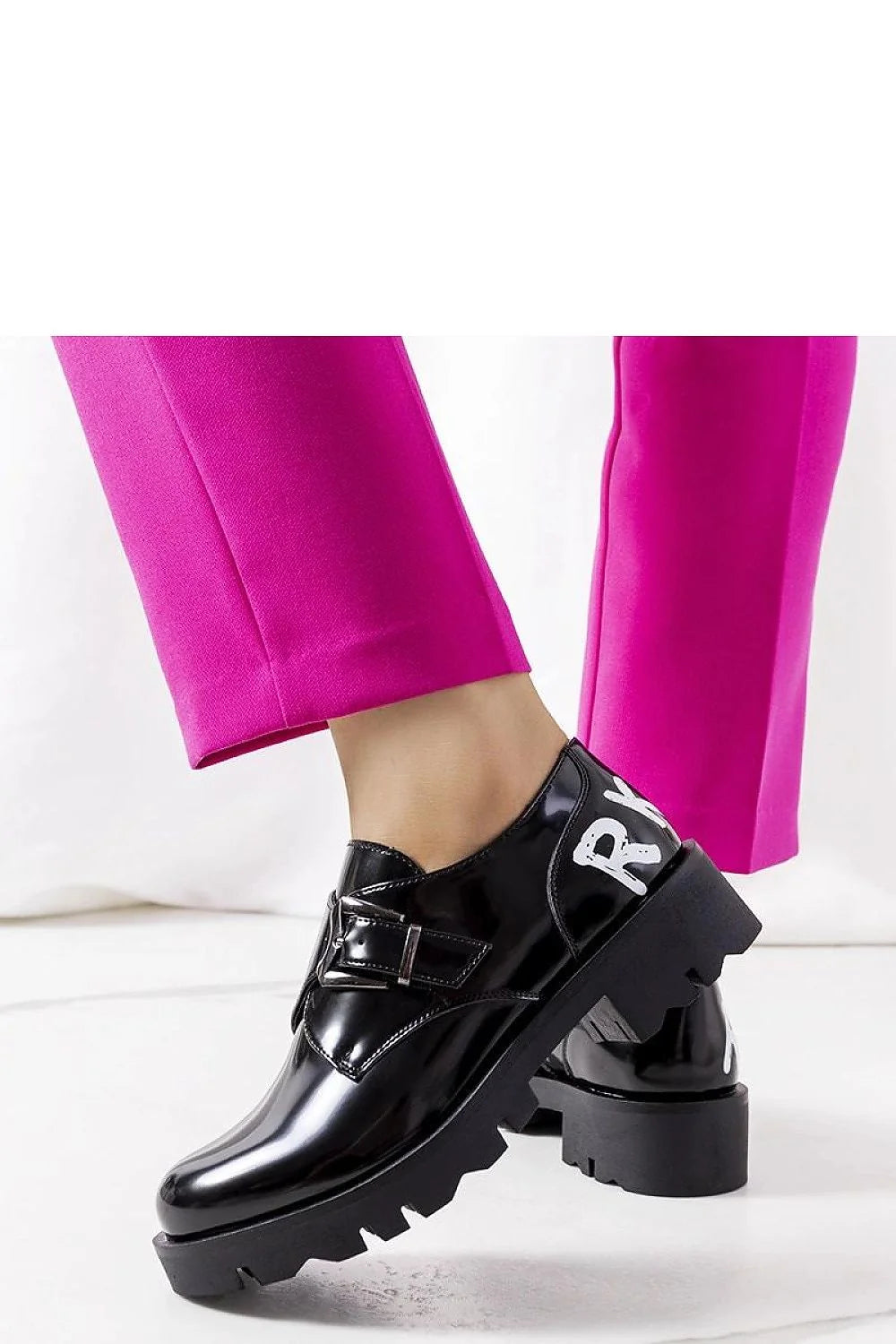 Chaussures basses noires pour femmes cuir verni Derby style lacets cachés boucle métallique semelle épaisse antidérapante confortable