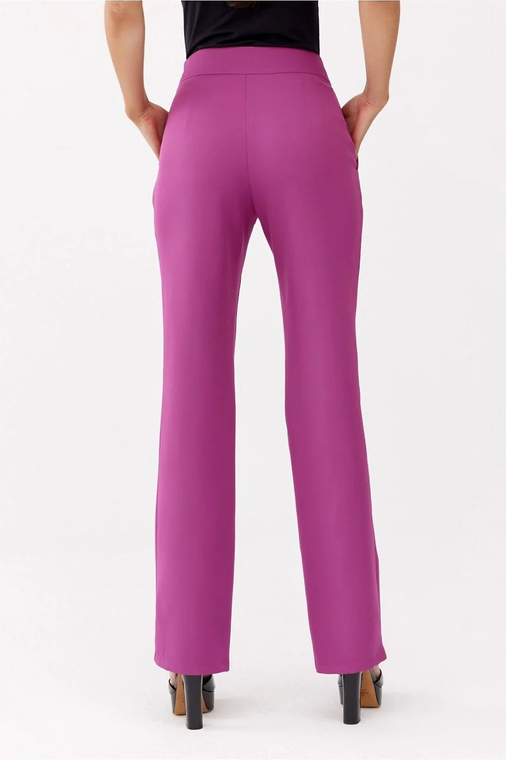 Pantalon femme Roco Fashion taille haute évasé genoux rich violet matière douce élastique poches latérales fermeture éclair modern élégant versatile