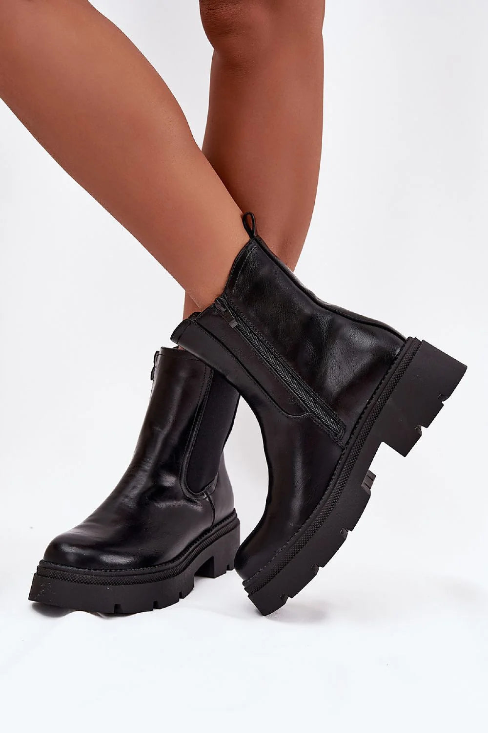 bottines Chelsea noires plateforme semelle crantée chunky urbaine rock cuir synthétique brillant empiècements élastiques tirette arrière bout rond antidérapante confort
