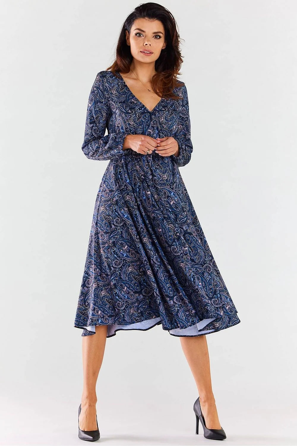 robe midi soie imprimée paisley bleu marine col V manches longues bouffantes taille froncée ceinture intégrée