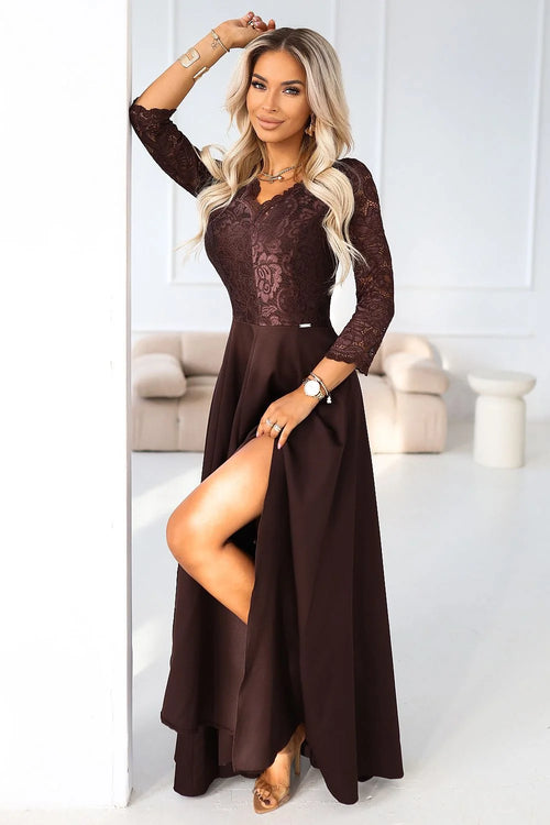 robe longue chocolat dentelle florale corsage ajusté manches troisquarts encolure V festonnée satinée fluide fente haute évasée élégante polonaise