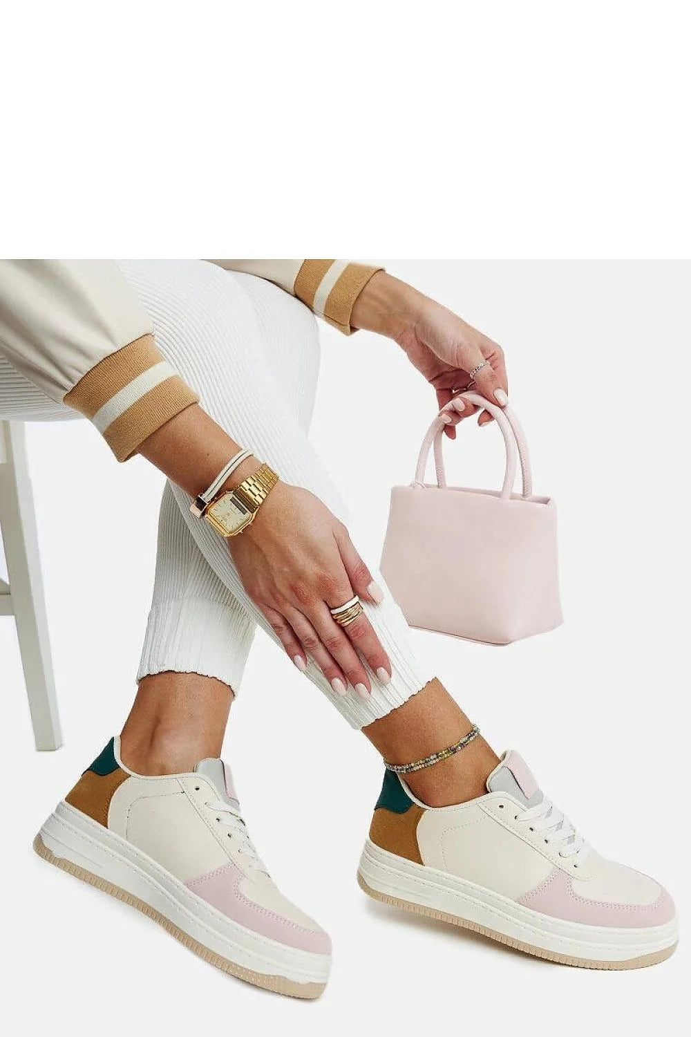 Baskets Solea design épuré sportswear mode féminine Adidas confortable plateforme moyenne couleur pastel lacets caoutchouc