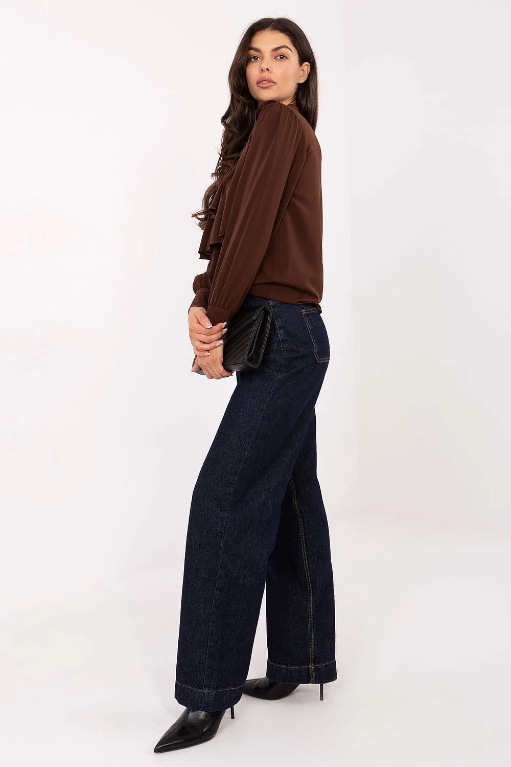 chemise femme sans col manches longues plastron jabot volants superposés chocolat fluide viscose polyester coupe ample poignets froncés boutonnés élégante