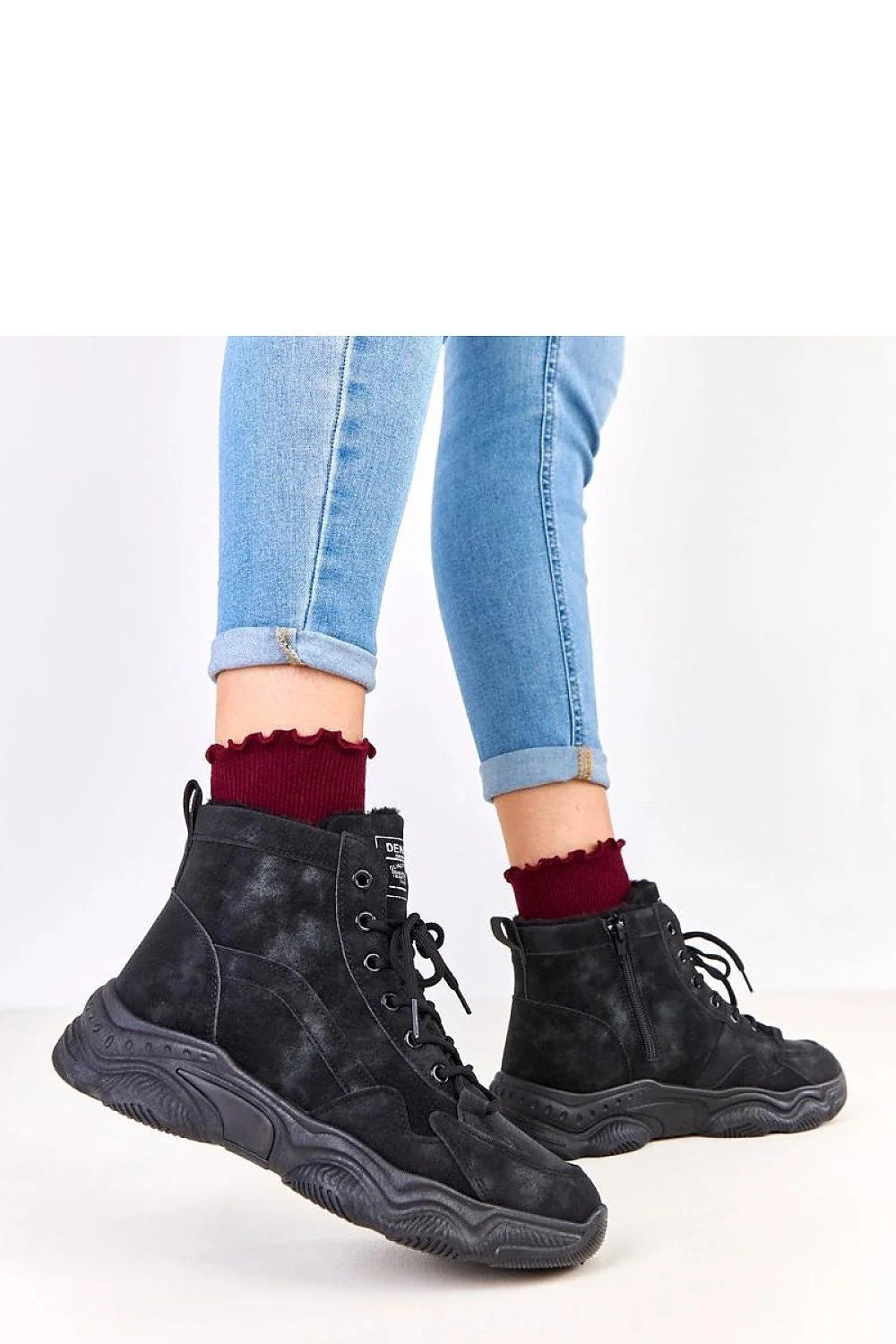 bottines montantes chunky noires suédine effet daim fourrure intérieure chaude plateforme 4cm lacets zip latéral semelle antidérapante confortable urbaine moderne