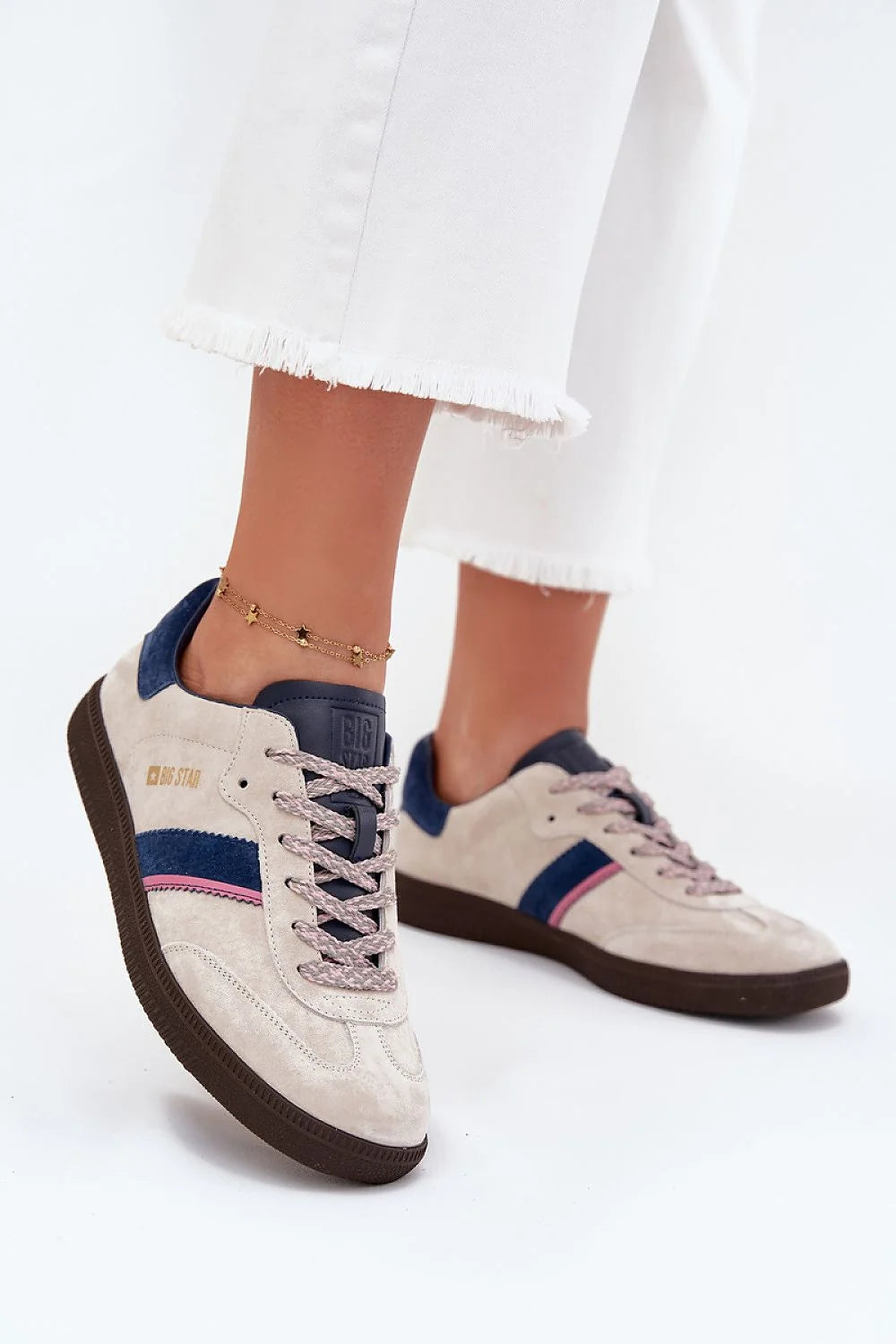 baskets femme basses daim suédé beige rétro bleu marine contrastante rose lacets tressés logo doré semelle gomme marron HIPOLYSYSTEM recyclée