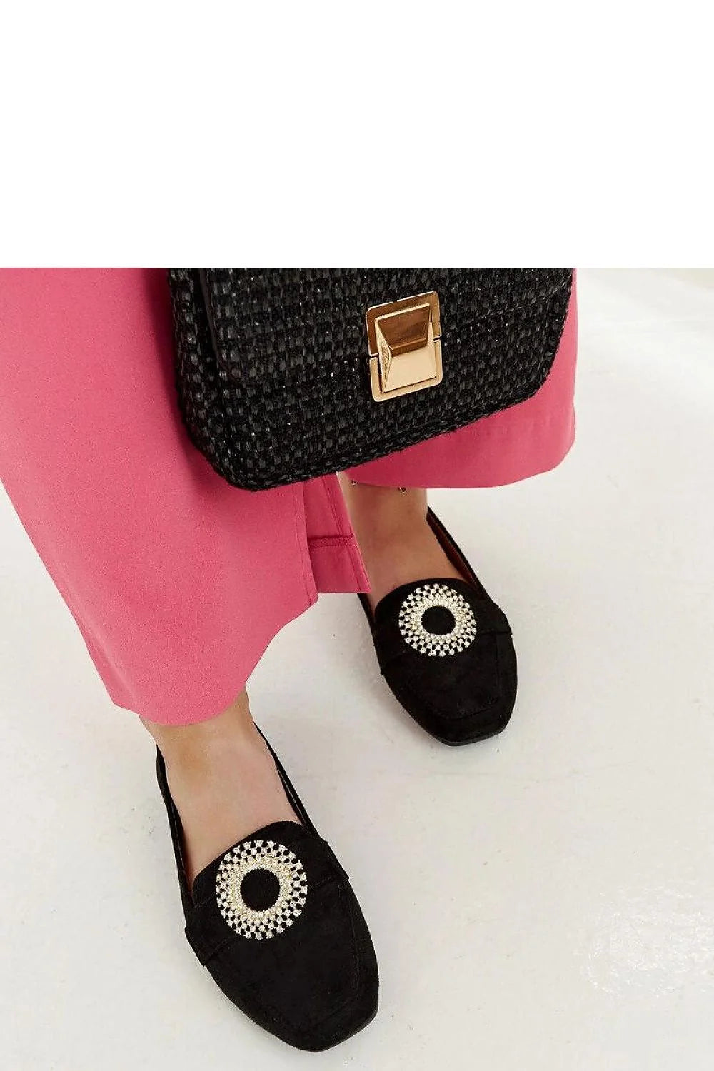 Moccasins élégants pour femme couleur noire en daim décoration strass carrure plate style moderne