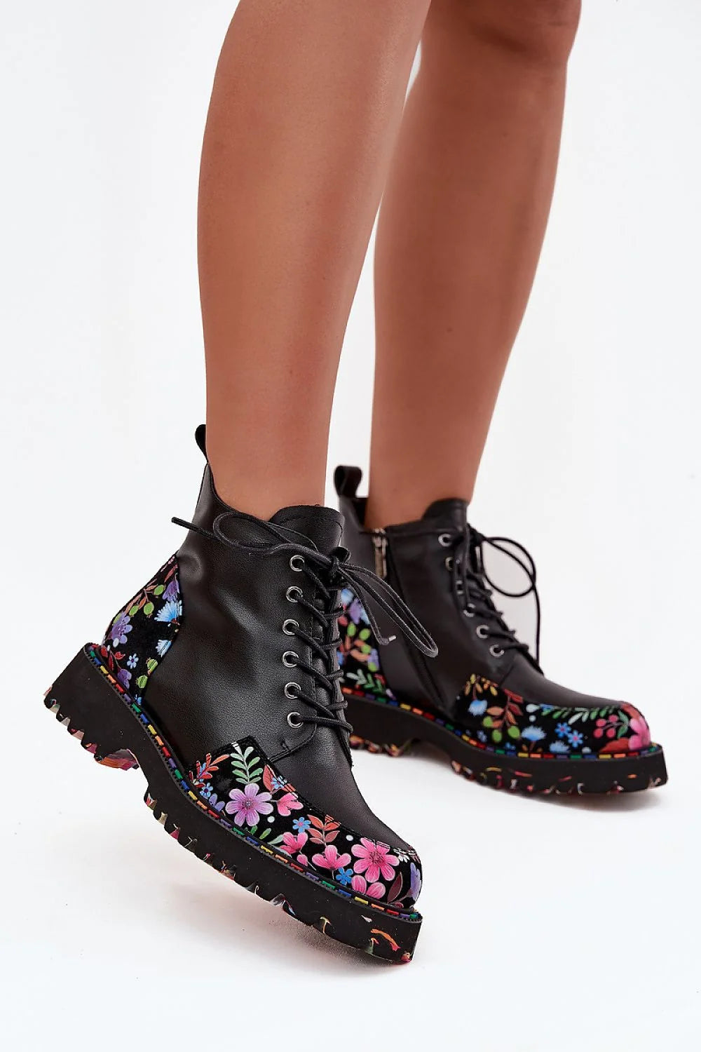 bottines femme cuir naturel noir motif floral multicolore lacets zip plateforme crantée talon bas confortables isolantes durables bohème chic urbain