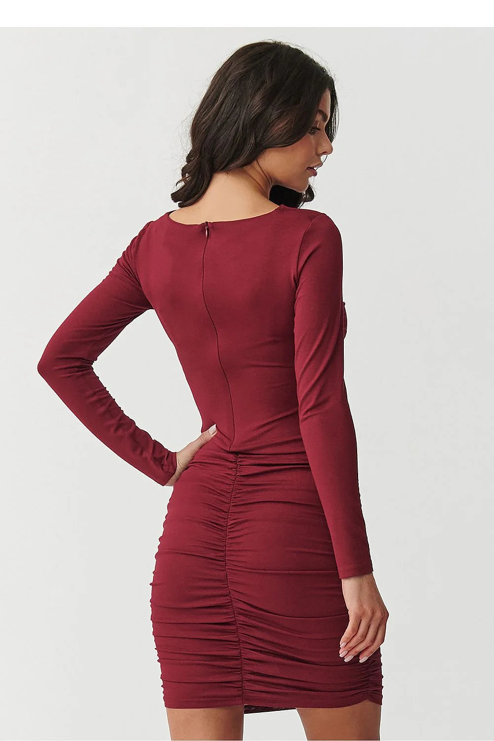 robe femme moulante cocktail soirée courte mi cuisses manches longues col rond bordeaux profond jersey extensible viscose élasthanne fronces drapés