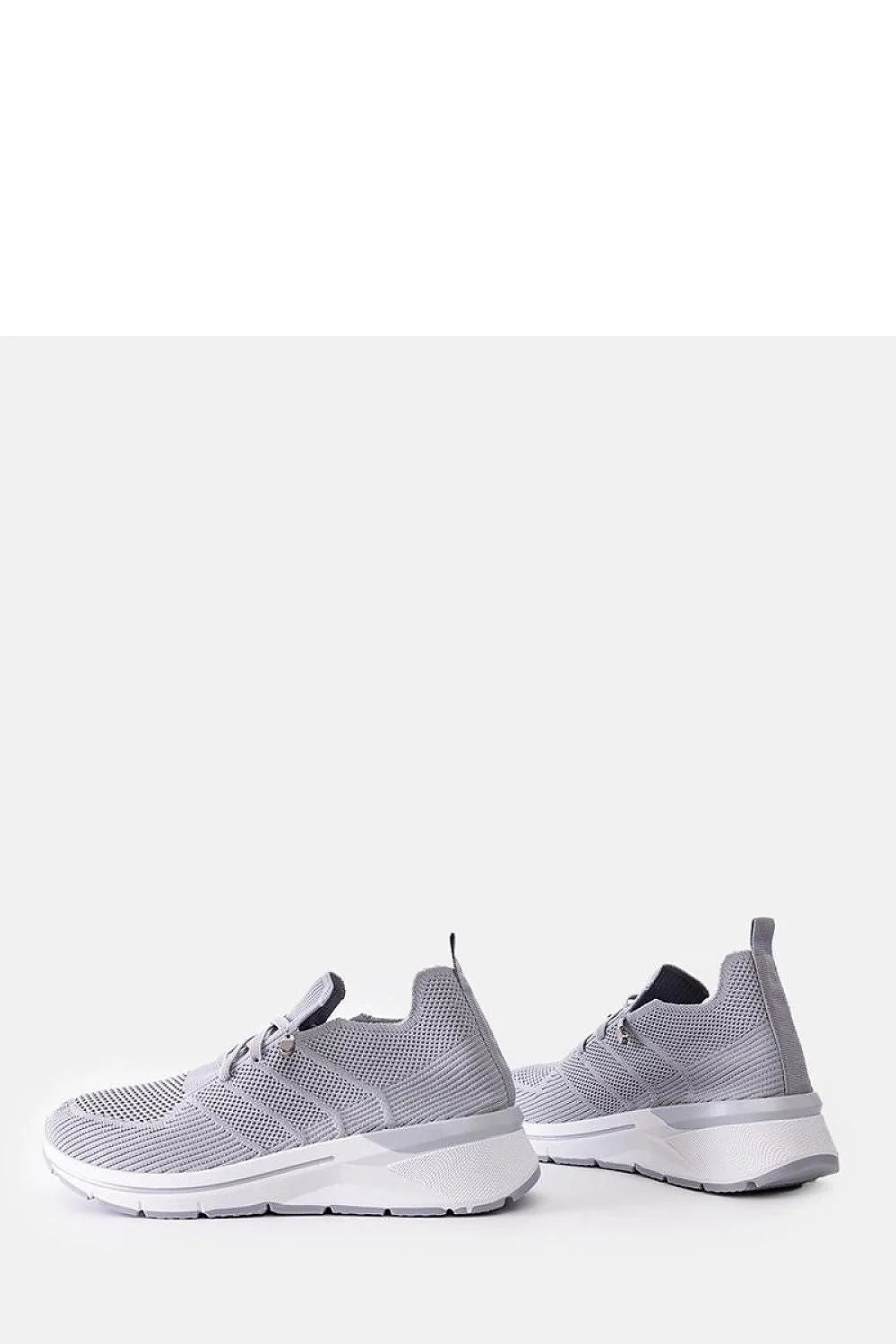 Baskets Solea pour femmes, style athlétique, confort maximal, design moderne, maille respirante, couleur gris pâle, semelle blanche, silhouette basse, lacets assortis, occasion quotidienne, moderne active, mode urbaine