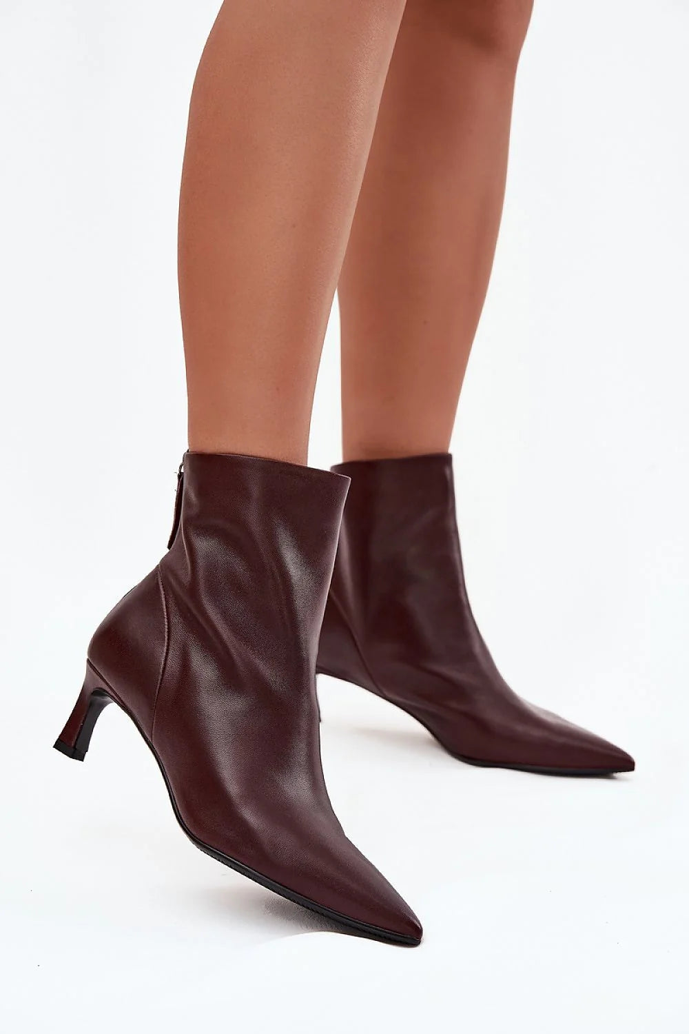 bottines femme cuir naturel bordeaux marron bout pointu silhouette fuselée talon aiguille élégantes fermeture éclair arrière semelle fine soirée bureau