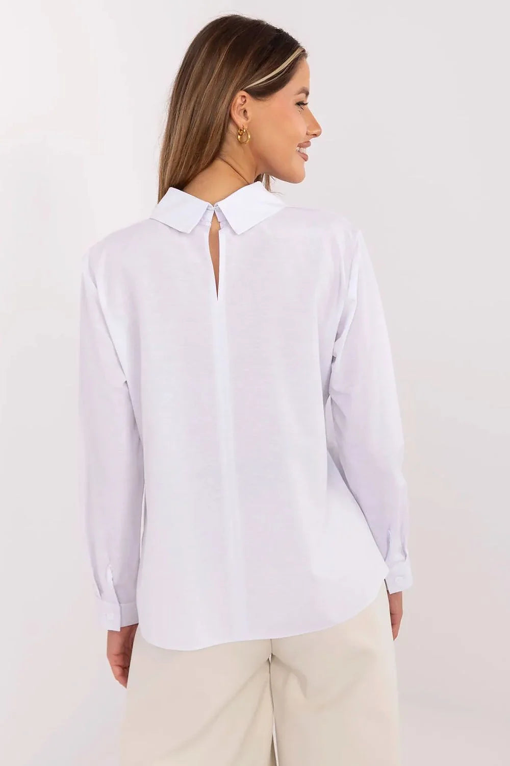 chemise élégante femme coton blanc manches longues col rond patte boutonnage invisible coupe classique ajustée confortable poignets boutonnés