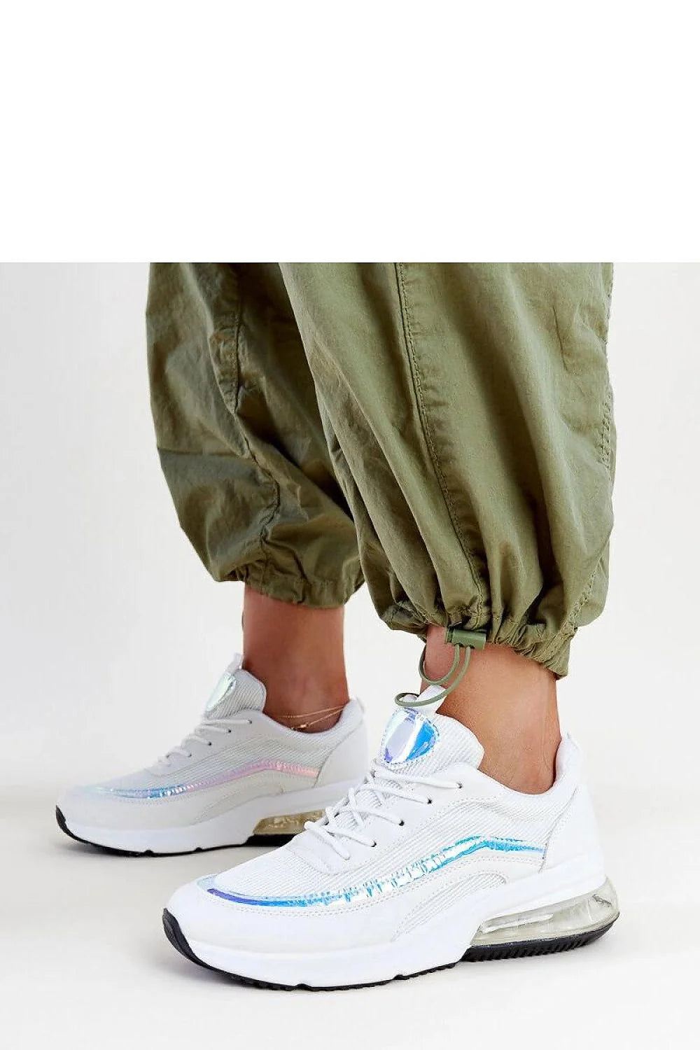 Baskets femmes style moderne urbain cuir synthétique mesh blanc bleu clair logo logo incrusté semelle amortie lacets blancs