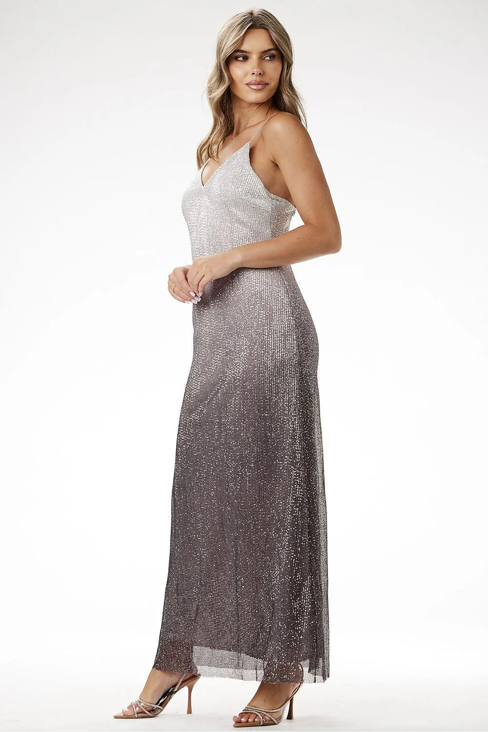 robe longue élégante ajustée silhouette colonne moulante fluide paillettes sequins scintillante dégradé argenté anthracite encolure V bretelles fines dos ouvert