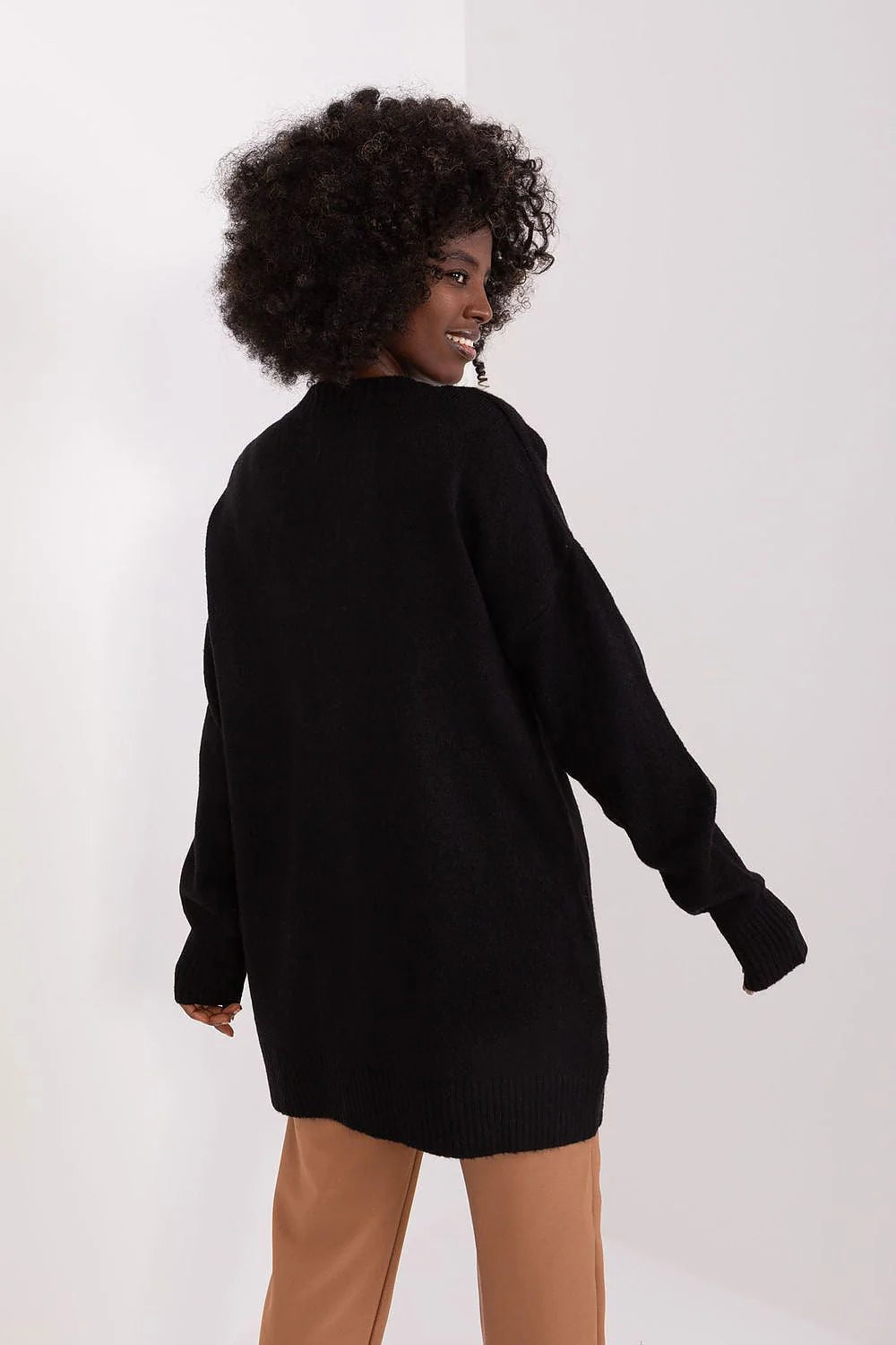 Chandail femme noir élégant coupe ample col V manches longues laine hiver intemporel élégance mode