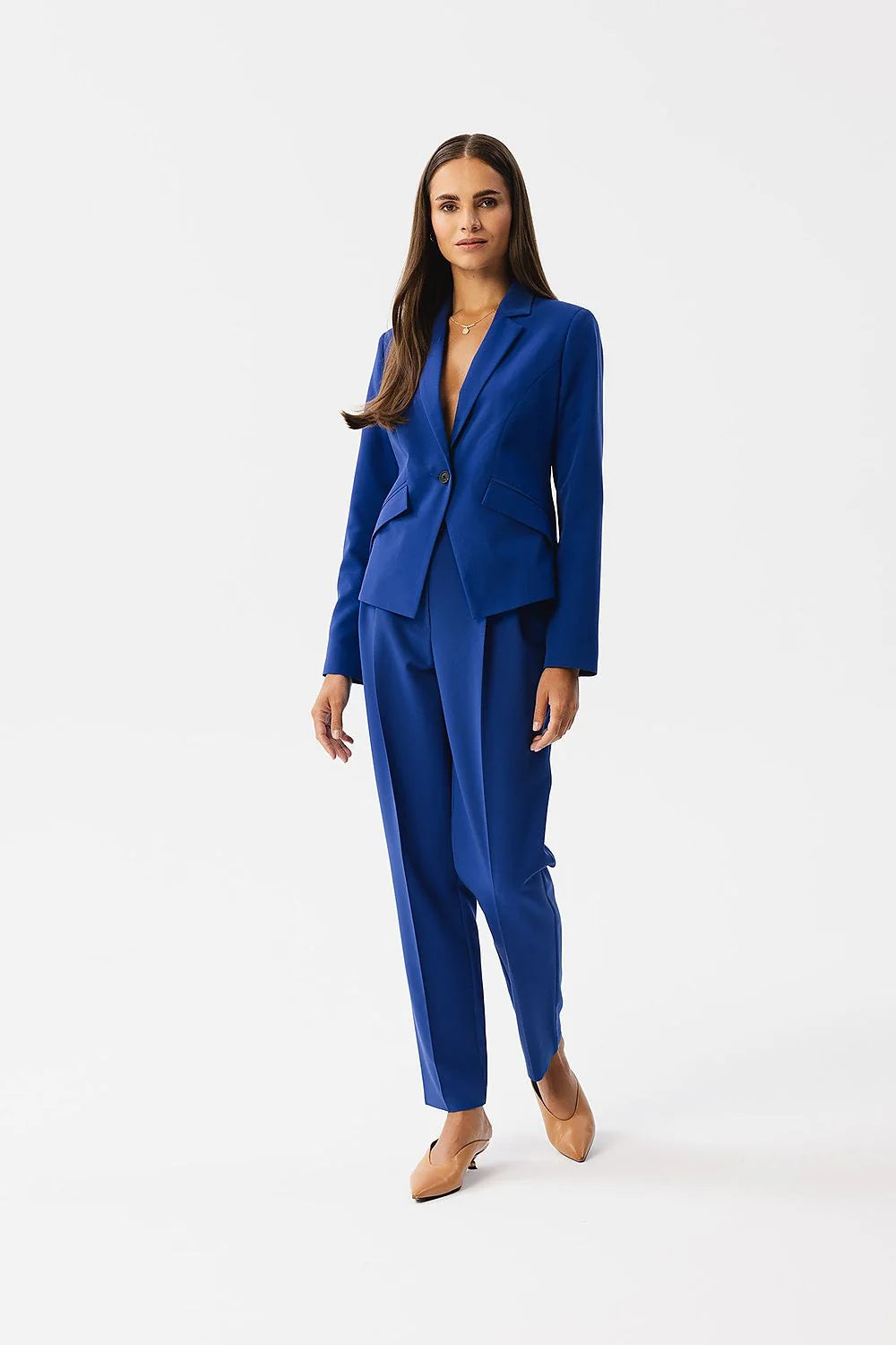Tailleur pour femme bleu roi veste col cranté pantalon droite coupe ajustée matériau polyester élégance professionnelle