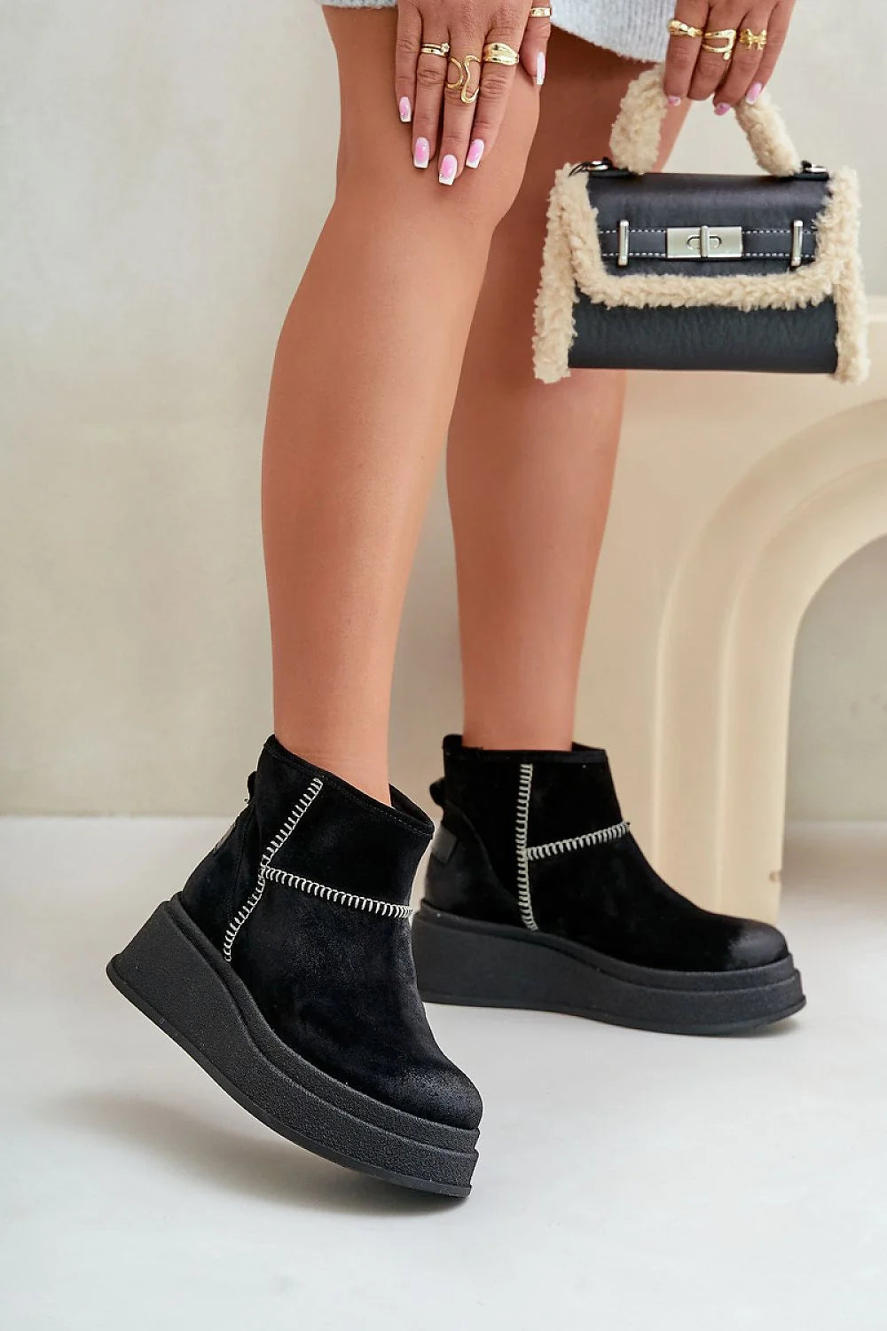 Bottes de neige pour femme élégantes cuir naturel fourrure intérieure talon compensé design moderne