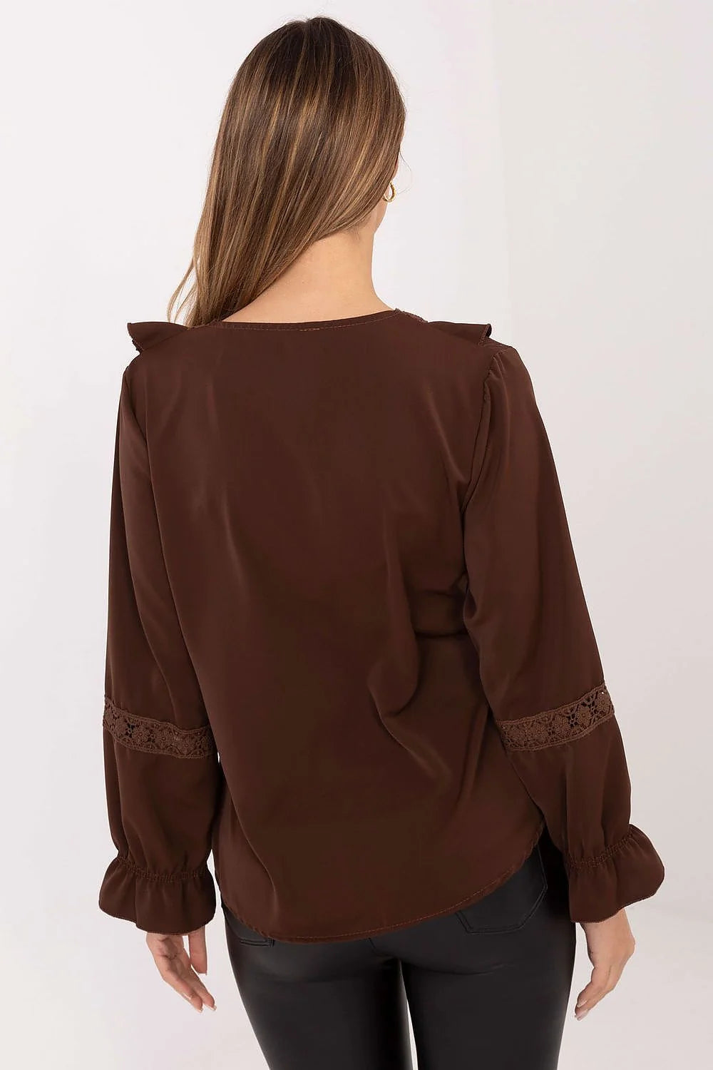 chemisier femme marron fluide volants colV dentelle broche dorée manches longues bouffantes poignets ample romantique élégant confortable extensible