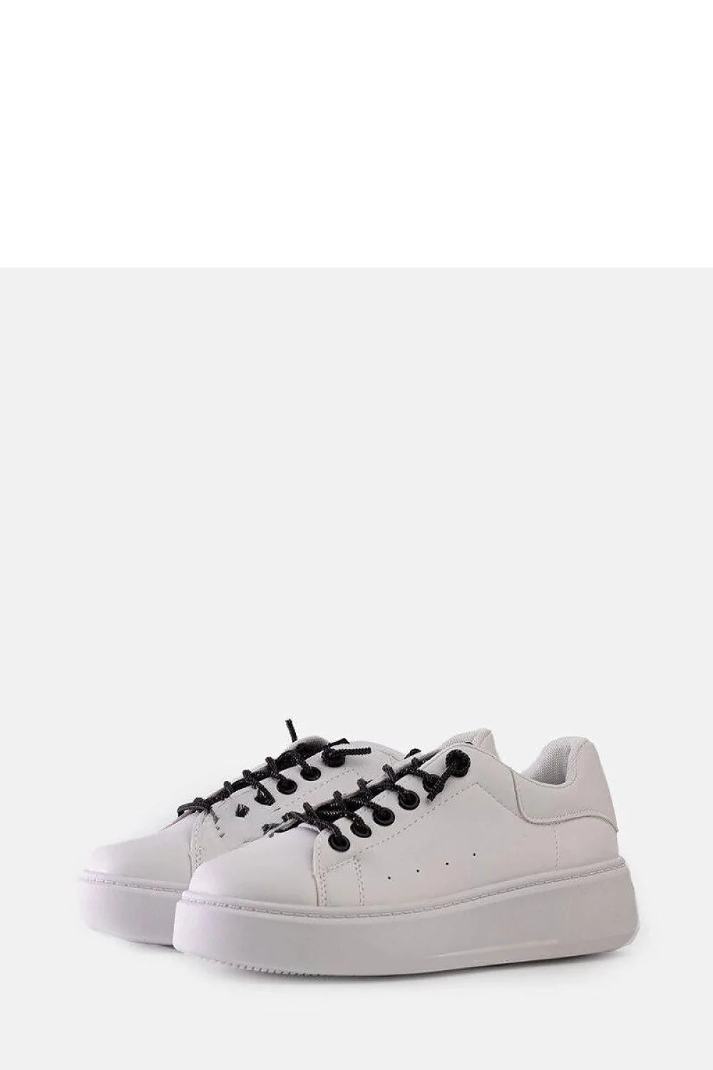 Baskets modernes pour femmes style minimaliste couleur blanche perforations latérales lacets noirs confortables tendance chaussures épaisses 2023