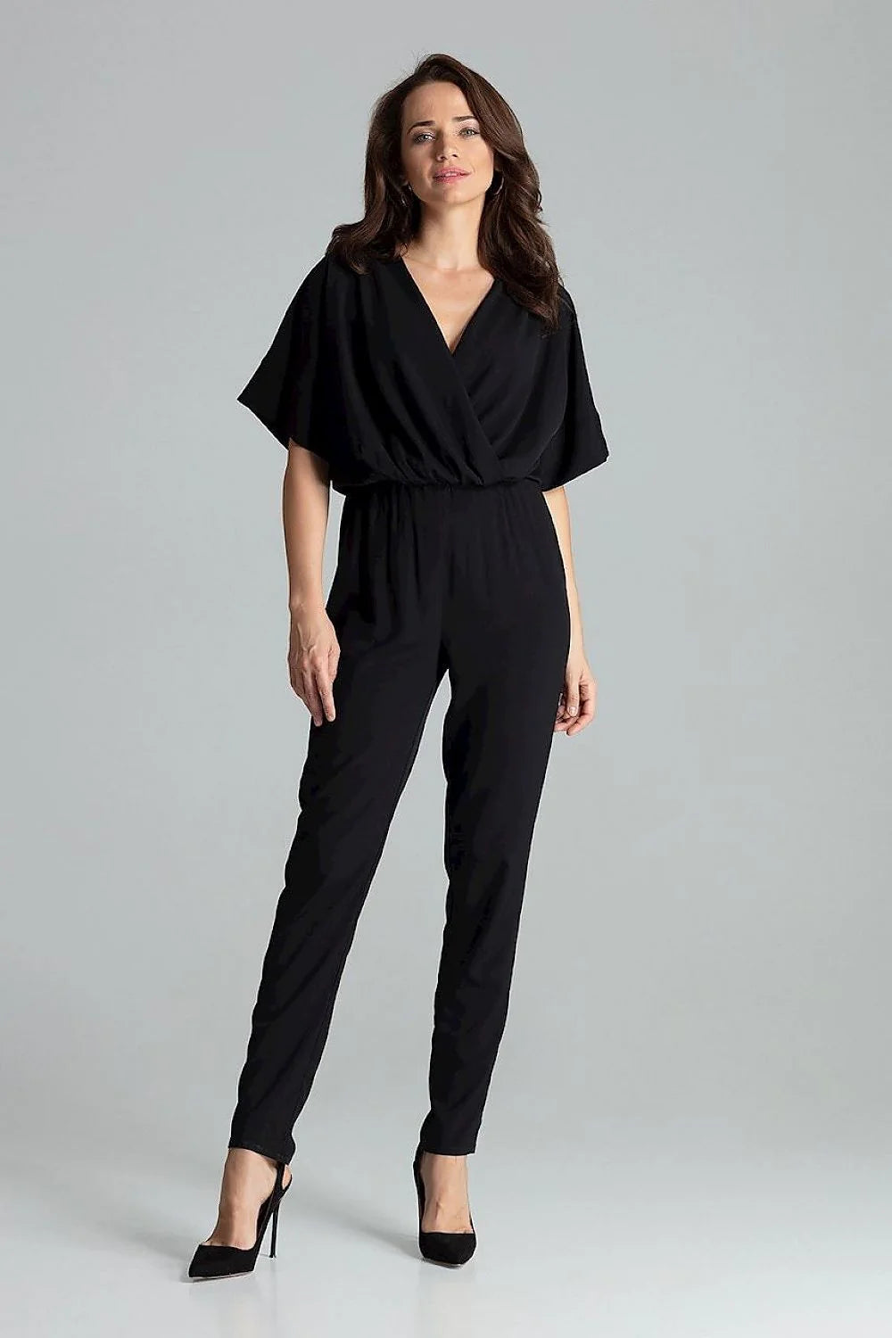 combinaison pantalon femme bleu électrique col V croisé manches kimono courtes taille cintrée élastique jambes droites effilées tissu fluide drapé