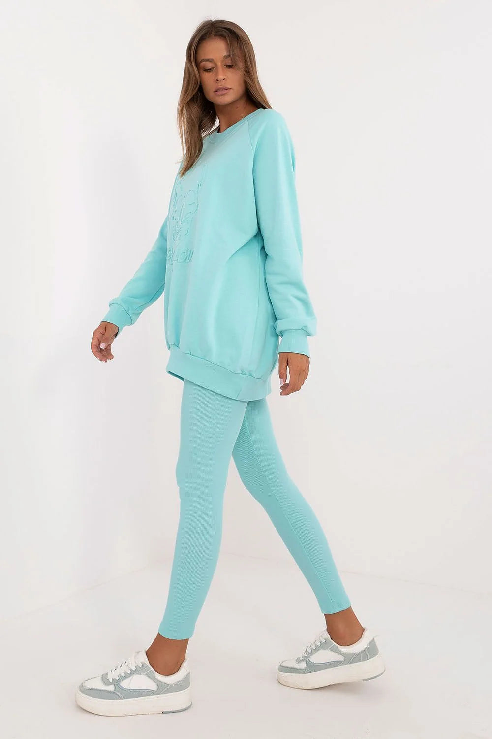 Ensemble décontracté pour femmes en coton bleu clair, sweat-shirt ample et leggings ajustés, idéal pour les loisirs et les sorties