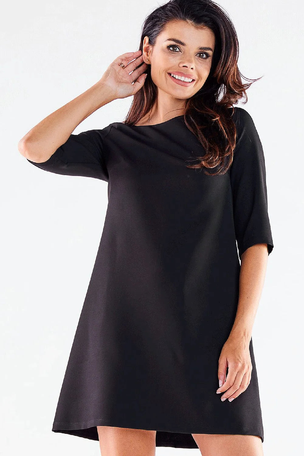 Robe de jour élégante rouge vif manches 3/4 coupe évasée trapezoidal dos nu fermeture dissimulée femme