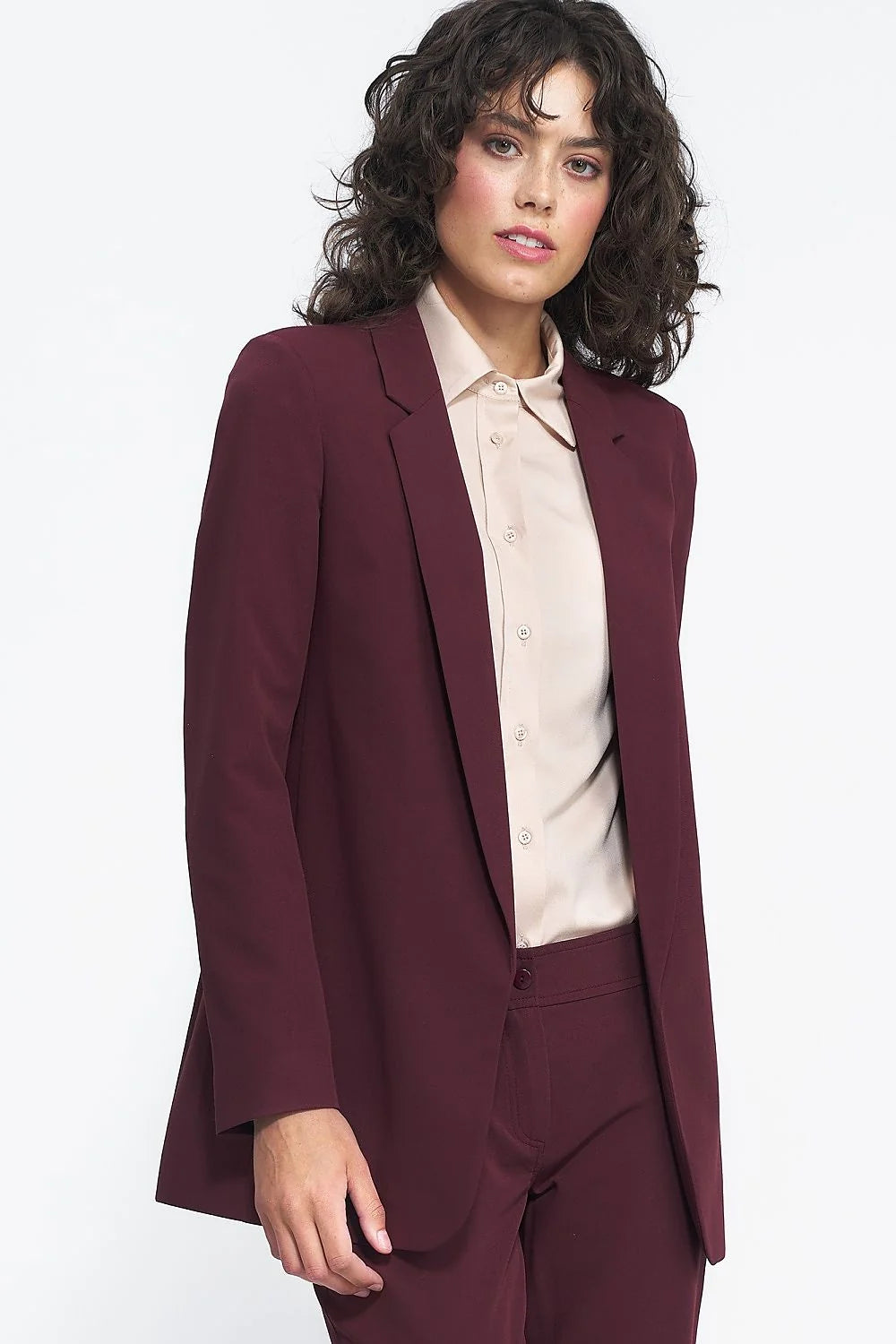 Blazer femme élégant style professionnel bordeaux profond polyester 2.1% elasthanne 74.8% viscose 23.1% coupe longue ajustée occasion bureau réunion