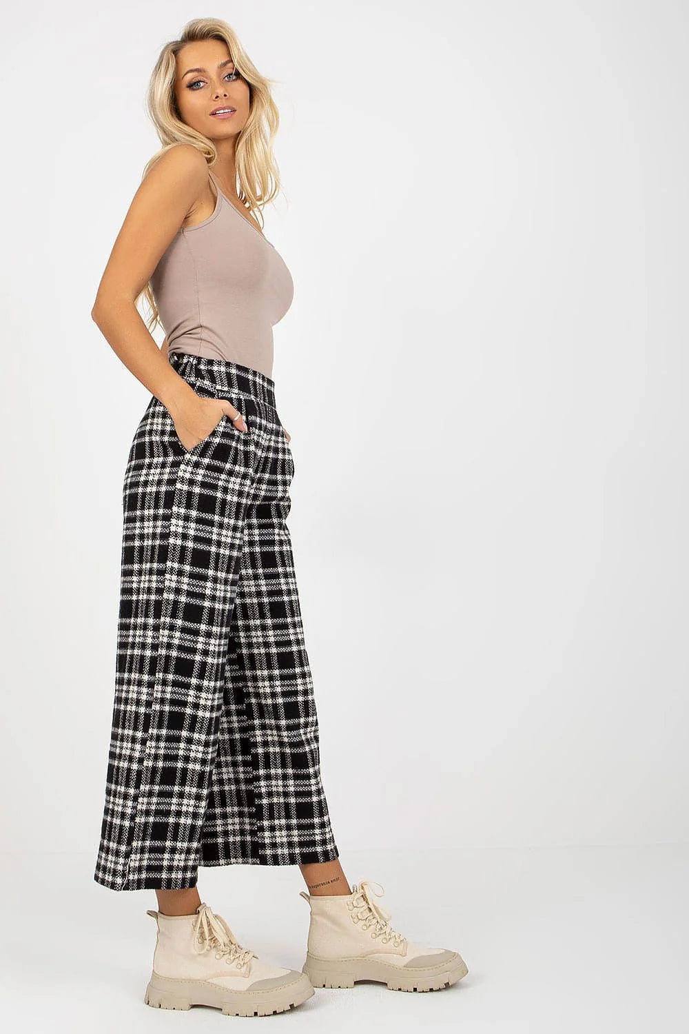 Pantalon femme Lakerta en laine 100% carreaux noir et blanc haute taille large coupe style classique occasion décontractée et professionnelle