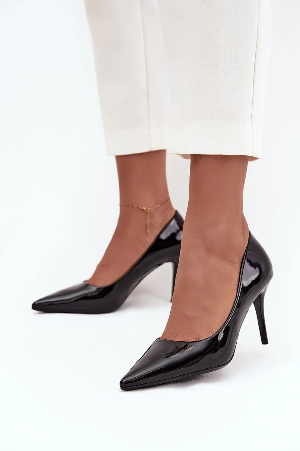escarpins femme cuir verni noir bout pointu silhouette élancée slipon sans bride talon aiguille élégant polyvalent bureau soirée chic