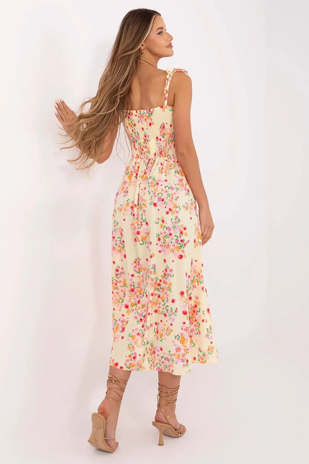 Robe féminine élégante style estival longueur midi motif floral multicolore couleur crème bretelles à nouer taille corset ajustable femme