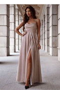 Robe longue élégante avec fente en bas tissu brillant décolleté en V bretelles fines dos laceré femme