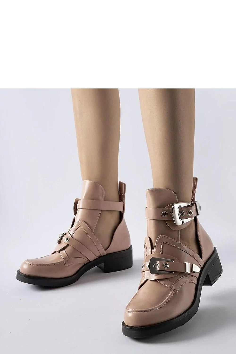 bottines femme Solea beige rosé cuir lisse cheville boucles métalliques argentées semelle épaisse noire adhérente résistante neige coutures apparentes audacieuses