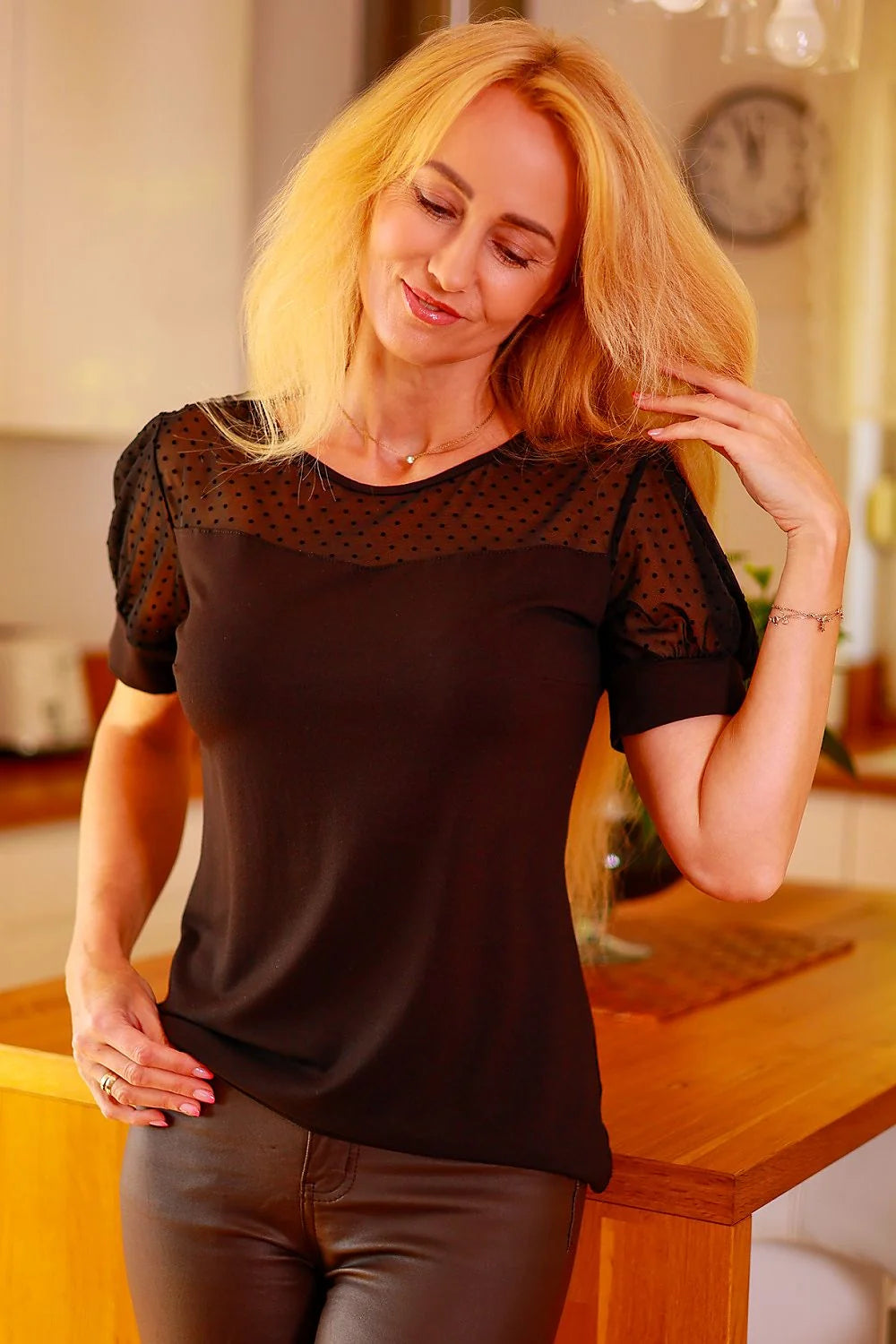 Chemisier féminin élégant en viscose tulle pois manches frillées décolleté tulle noir femme mode occasion semi-formelle