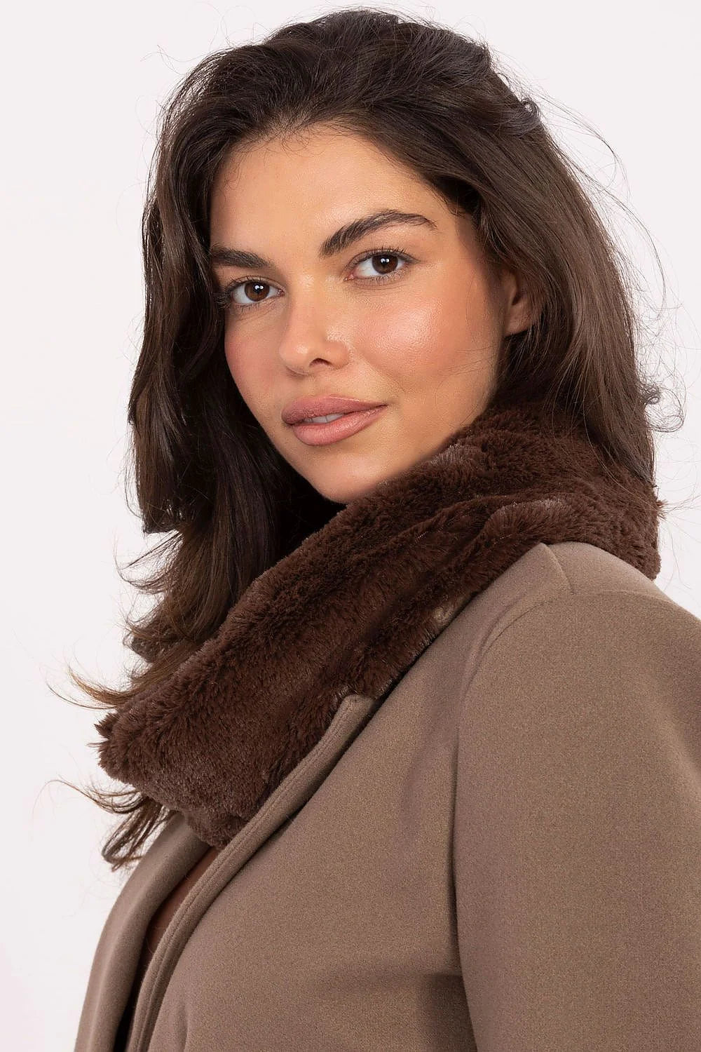 snood col fausse fourrure marron chocolat tubulaire pelucheux court moelleux doux chaud confortable élégant luxueux polyester tailleunique