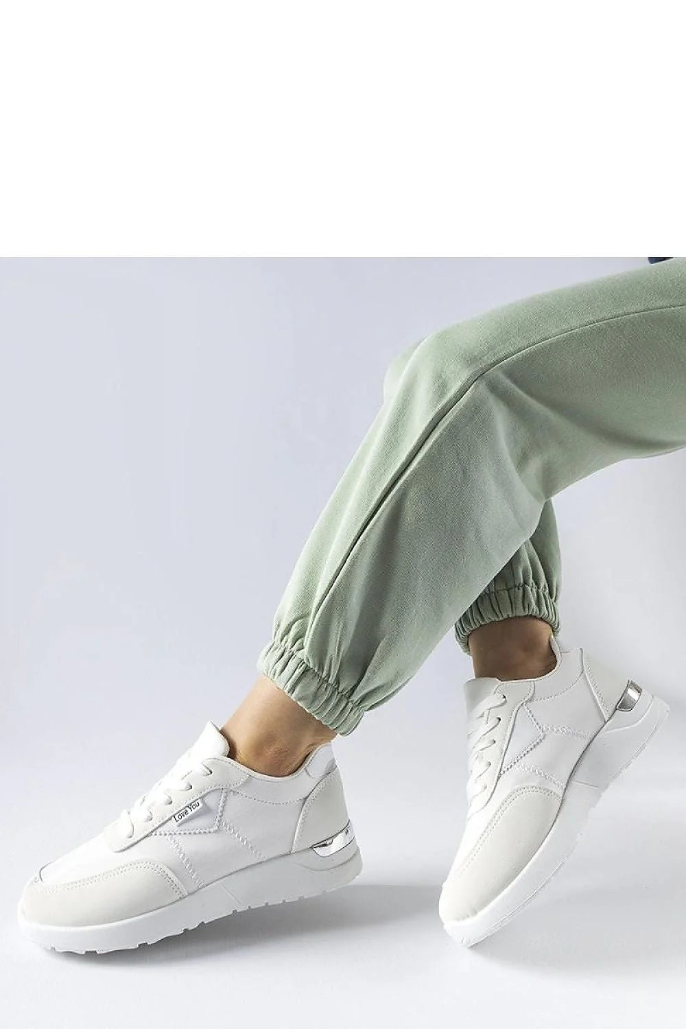 Baskets femme modernes élégantes design épuré tissu blanc cuir synthétique semelle caoutchouc confortable lacets ajustables talon 3,5 cm