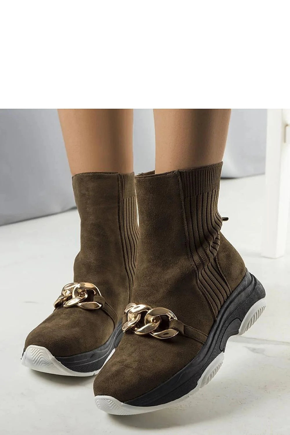 Bottines mode féminines élégantes montantes suède couleur olive brun ornement chaîne dorée confort sneakers automne hiver