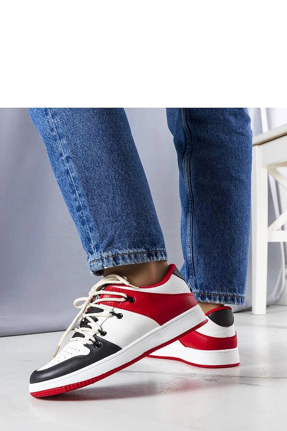 Baskets mode femme design élégant contemporain mixte blanc noir rouge cuir perforé lacets maintien confort