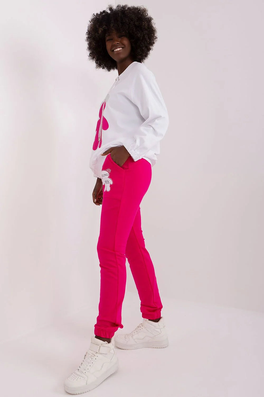Sweatshirt et pantalon de jogging en coton ourson rose fuchsia motif décoration femme style moderne confortable