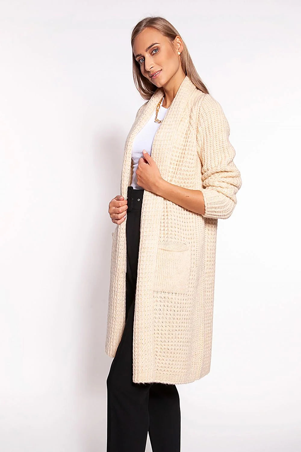 cardigan femme beige clair long col châle gaufrée laine acrylique cocooning manches bouffantes poches plaquées coupe mi cuisse