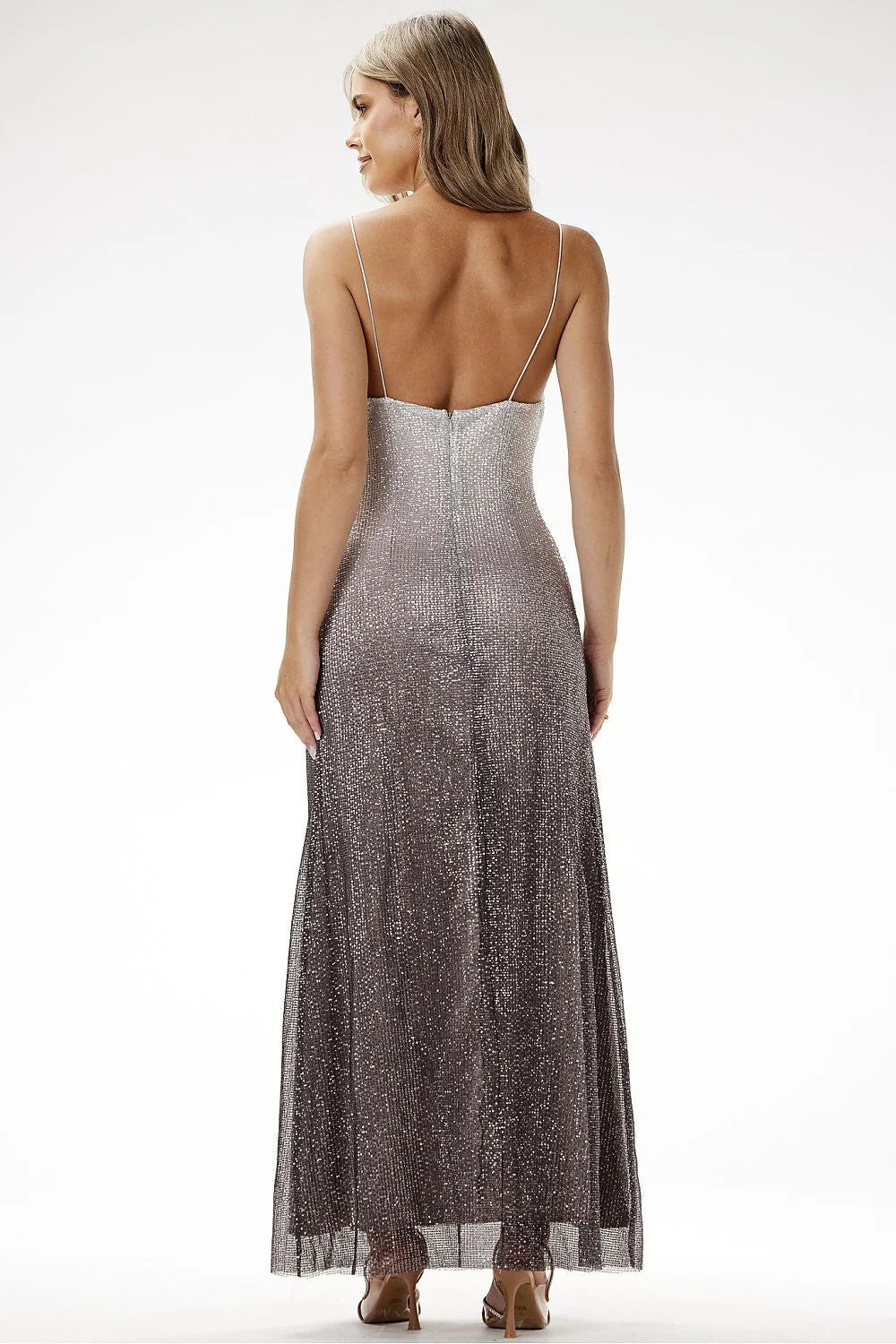 robe longue élégante ajustée silhouette colonne moulante fluide paillettes sequins scintillante dégradé argenté anthracite encolure V bretelles fines dos ouvert