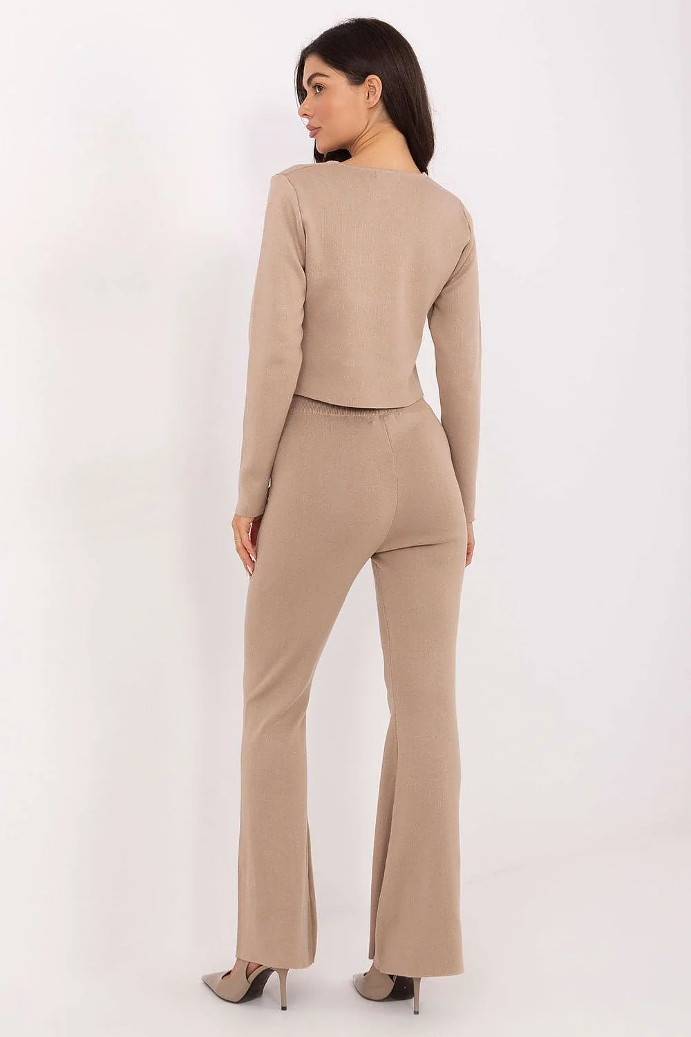 ensemble femme maille viscose polyester beige taupe cardigan court encolureV boutonsdorés pantalon taillehaute jambesévasées ceintureélastique longueurcheville confort élégante