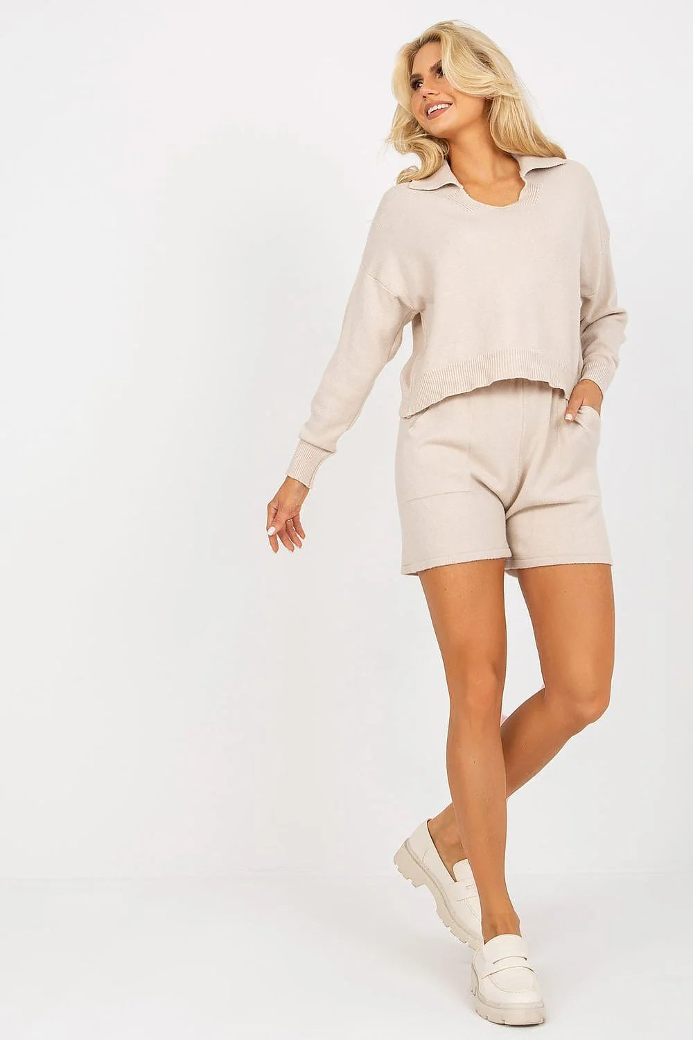 Ensemble décontracté pour femme comprenant pull et short en tricot mélange nylon polyamide viscose beige style casual chic occasions détente plage été